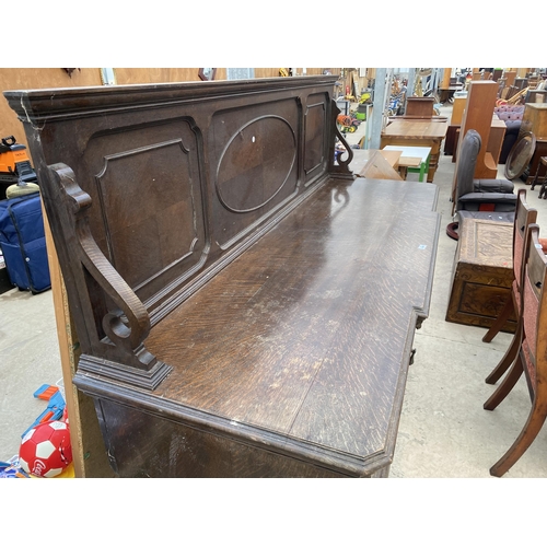 2546 - AN EARLY 20TH CENTURY OAK BREAKFRONT SIDEBOARD WITH RAISED BACK, ENCLOSING TWO CUPBOARDS AND TWO DRA... 