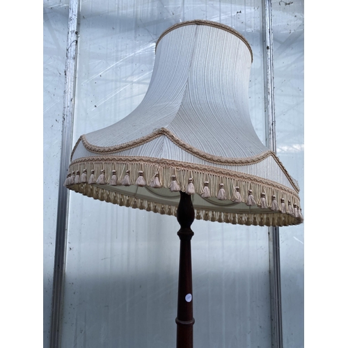 2547 - A MODERN STANDARD LAMP WITH TURNED COLUMN COMPLETE WITH SHADE