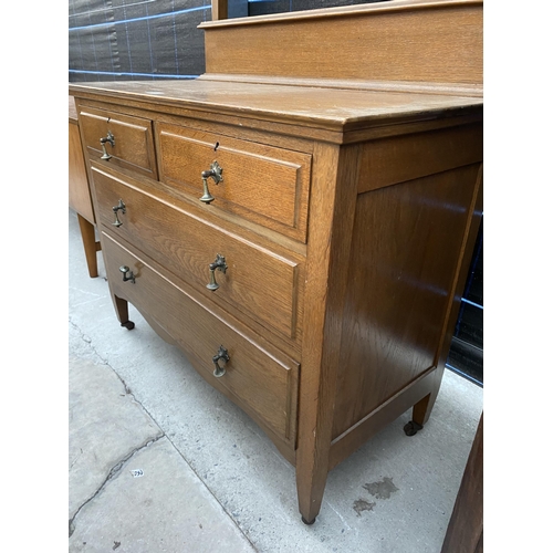 2554 - AN OAK ART NOUVEAU INFLUENCE DRESSING CHEST WITH TWO SHORT AND TWO LONG DRAWERS, 42