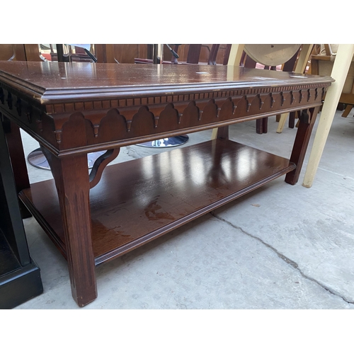 2580 - A MODERN MAHOGANY TWO TIER COFFEE TABLE