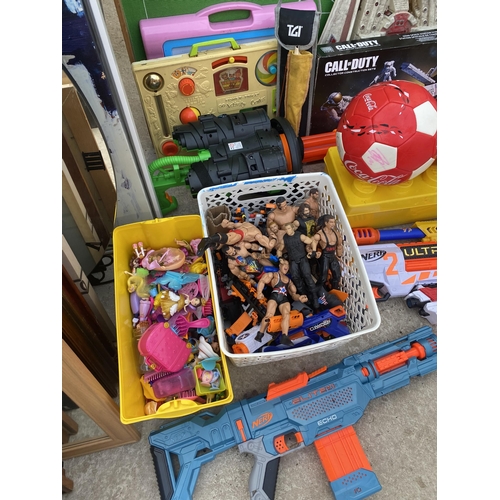 1532 - A LARGE ASSORTMENT OF TOYS TO INCLUDE WRESTLING FIGURES, NERF GUNS AND A DUMPER TRUCK ETC