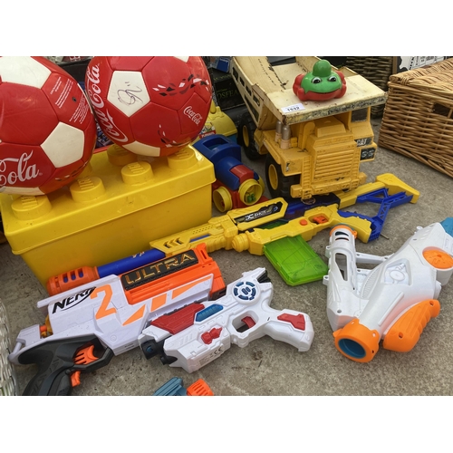 1532 - A LARGE ASSORTMENT OF TOYS TO INCLUDE WRESTLING FIGURES, NERF GUNS AND A DUMPER TRUCK ETC