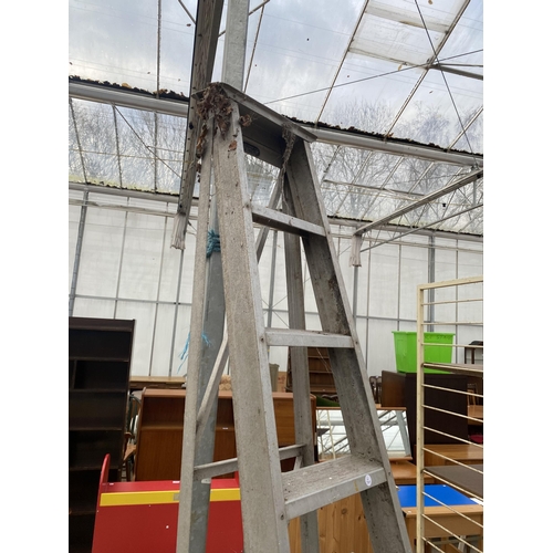 1599 - AN 8 RUNG ALUMINIUM SLINGSBY LTD STEP LADDER