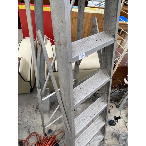 1599 - AN 8 RUNG ALUMINIUM SLINGSBY LTD STEP LADDER