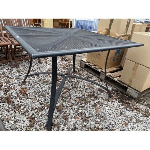 1640 - A SQUARE METAL GARDEN TABLE