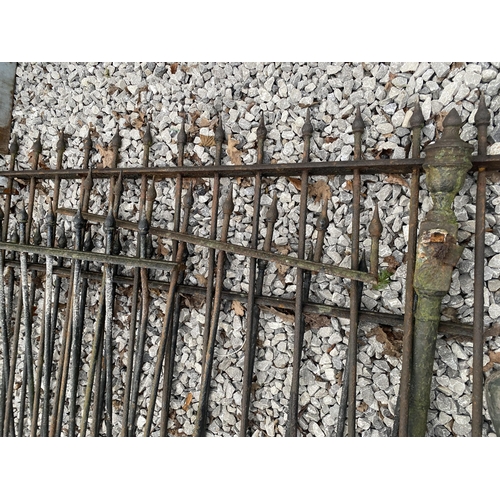 1643 - A QUANTITY OF HEAVY METAL RAILINGS