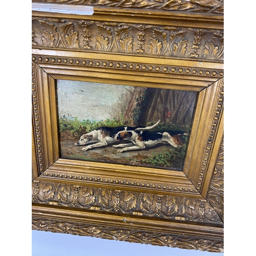 456 - A PAIR OF GILT FRAMED OILS ON BOARD DEPICTING DOGS & FOXES, BELIEVED HENRY ALKEN, 32 X 27CM