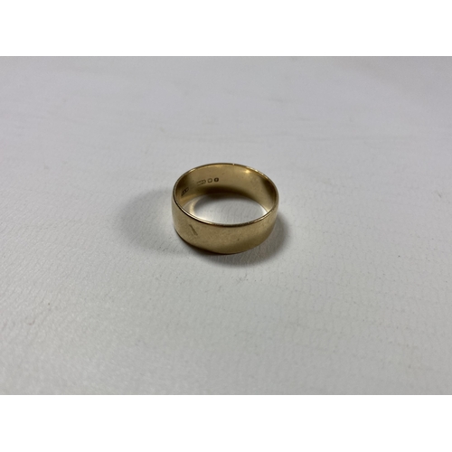 734 - A 9CT YELLOW GOLD WEDDING BAND, WEIGHT 4.1G