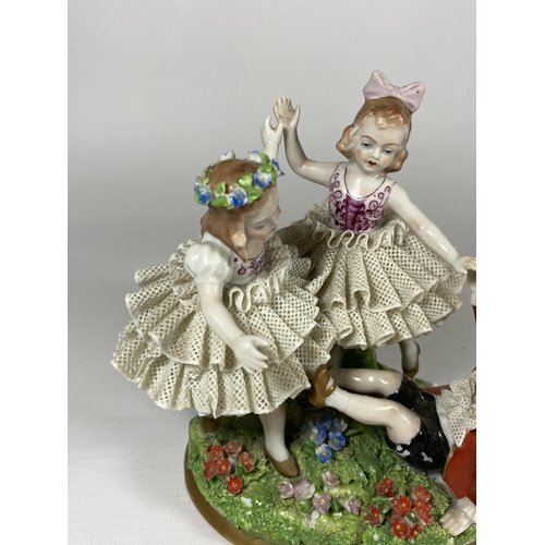 831 - A SITZENDORF CONTINENTAL PORCELAIN LACE FIGURE GROUP OF TWO GIRLS AND A BOY, HEIGHT 13CM