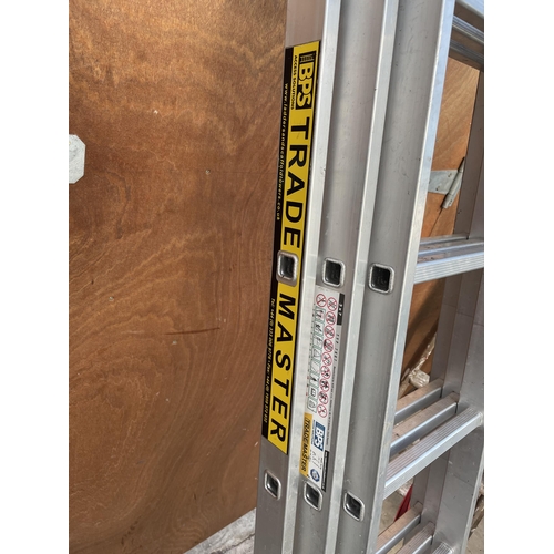 1531A - A 21 RUNG THREE SECTION ALUMINIUM LADDER