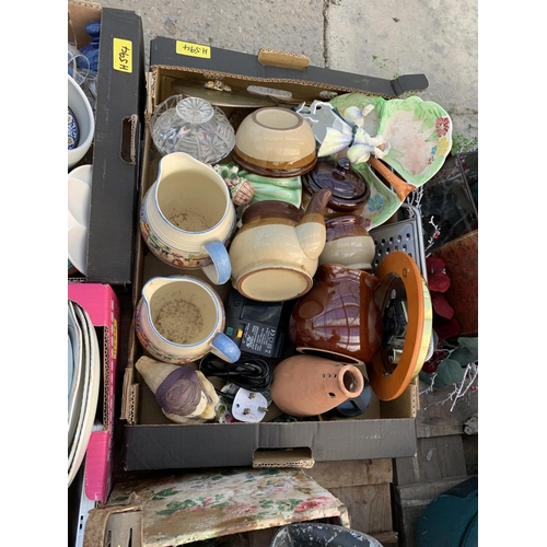 2036 - AN ASSORTMENT OF HOUSEHOLD CLEARANCE ITEMS TO INCLUDE CERAMICS AND GLASS WARE ETC