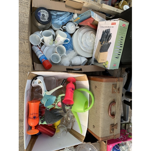 2041 - AN ASSORTMENT OF HOUSEHOLD CLEARANCE ITEMS TO INCLUDE CERAMICS AND GLASS WARE ETC