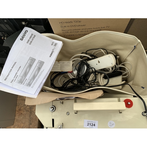 2124 - A RICCAR 2500 SEWING MACHINE WITH FOOT PEDAL