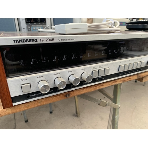 2125 - A TANDBERG TR2045 FM STEREO RECIEVER