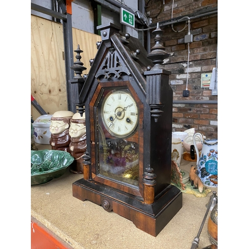 1000 - A VINTAGE MAHOGANY CLOCK IN A GOTHIC STYLE WITH GILDED GLASS, COMPLETE WITH PENDULUM AND KEY - IN NE... 