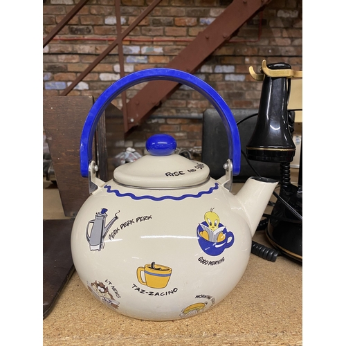 1006 - A VINTAGE STYLE KETTLE WITH BUGS BUNNY, TWEETY PIE, ETC IMAGES