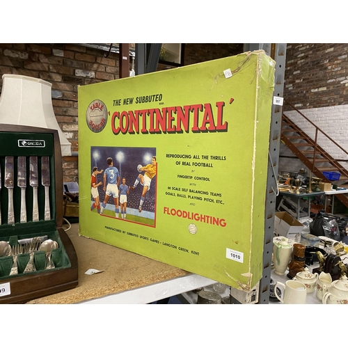 1010 - A VINTAGE BOXED 'CONTINENTAL' SUBBUTEO GAME WITH FLOODLIGHTS, A REPLICA OF THE F A CUP, PLAYING PITC... 