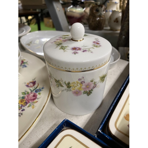 1016 - A QUANTITY OF ITEMS TO INCLUDE ROYAL WORCESTER SANDWICH TRAYS, PLACEMATS AND COASTERS, COALPORT AVOC... 