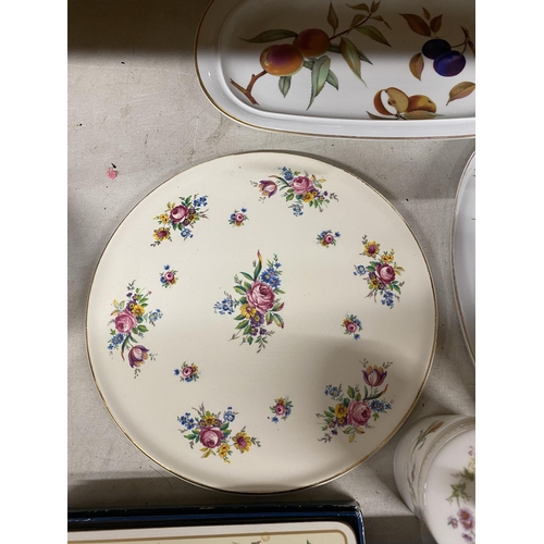 1016 - A QUANTITY OF ITEMS TO INCLUDE ROYAL WORCESTER SANDWICH TRAYS, PLACEMATS AND COASTERS, COALPORT AVOC... 