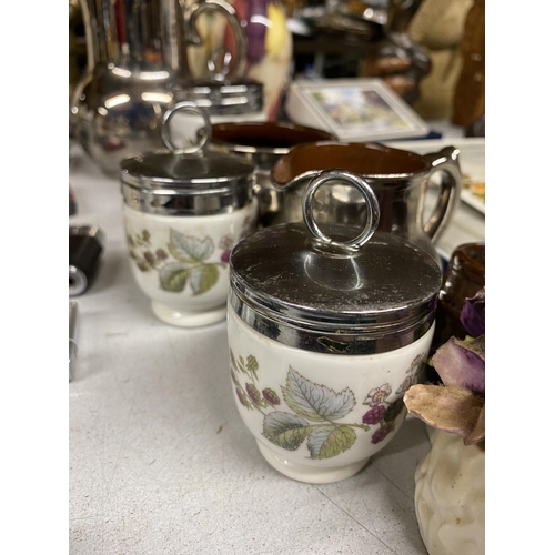 1019 - A QUANTITY OF ITEMS TO INCLUDE ROYAL WORCESTER EGG CODDLERS, JUGS, VASES, CAKE SLICES, PLACEMATS, CO... 