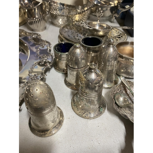 1022 - A LARGE QUANTITY OF ITEMS TO INCLUDE A SMALL HALLMARKED SILVER CREAM JUG, SILVER HAND WARMER, TRAYS,... 