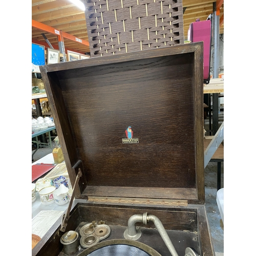 1053 - A1920'S 'DULCETTO' GRAMOPHONE IN A WOODEN CABINET