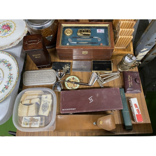 1068 - A LARGE MIXED VINTAGE LOT TO INCLUDE A PAIR OF WOODEN WALL LIGHTS, A MAHOGANY BOX WITH GOLFING ITEMS... 