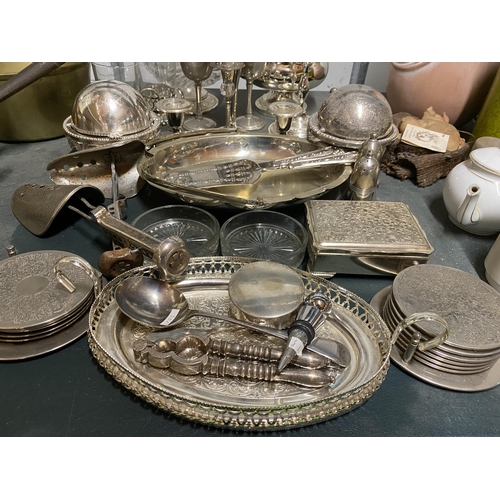 1093 - A LARGE QUANTITY OF SILVER PLATED ITEMS TO INCLUDE TRAYS, ROSE BOWLS, GOBLETS, FLATWARE, CANDLESTICK... 