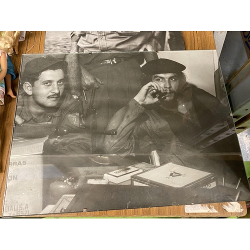 1110 - TWO VINTAGE PHOTOGRAPHIC PRINTS OF CHE GUEVARA