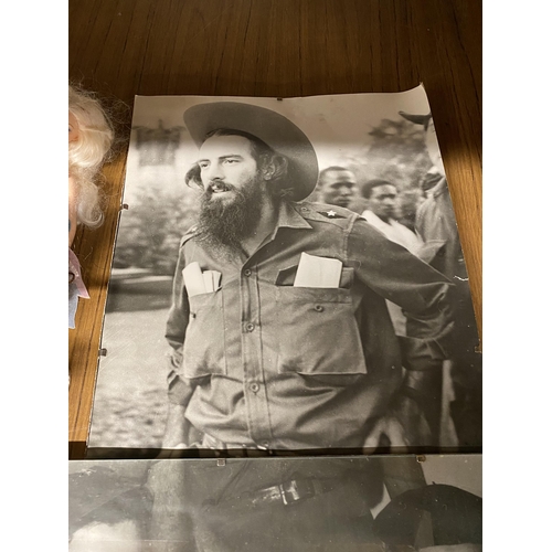 1110 - TWO VINTAGE PHOTOGRAPHIC PRINTS OF CHE GUEVARA