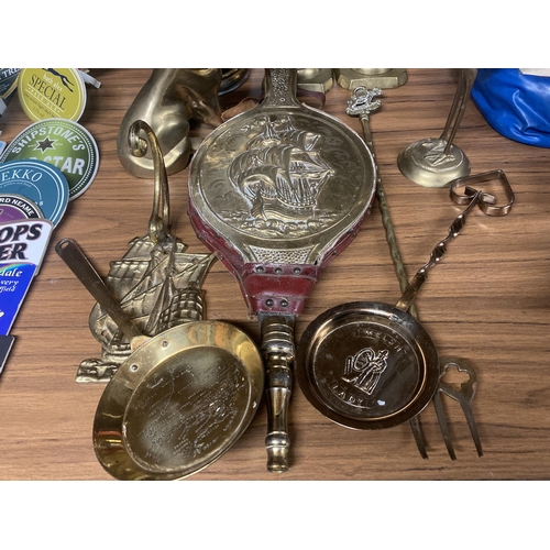 1158 - A QUANTITY OF BRASSWARE TO INCLUDE A JUG, CANDLESTICKS, STORK, DOG, ETC.,