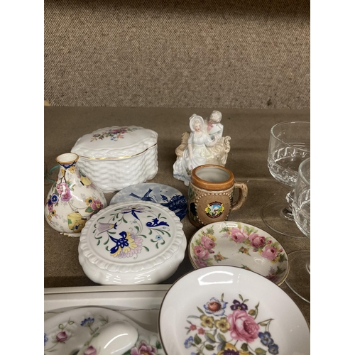 1180 - A QUANTITY OF CERAMICS TO INCLUDE TRINKET POTS, PIN DISHES, VASE, FIGURINES, ETC.,