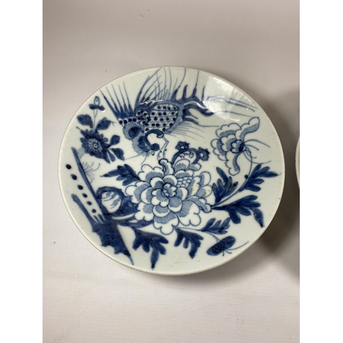 302 - A PAIR OF CHINESE QING 19TH CENTURY BLUE AND WHITE PLATES WITH ROOSTER & FLORAL DESIGN, SEAL MARK TO... 