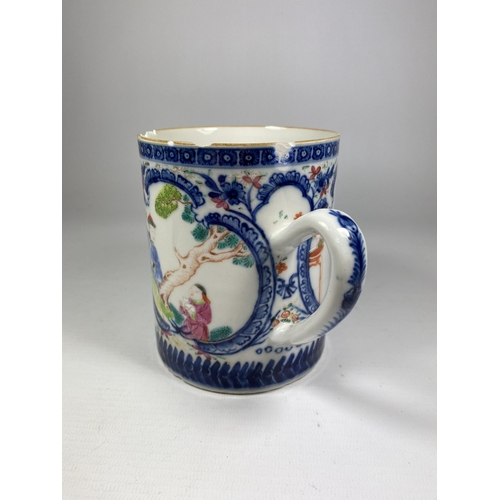 308 - A LATE 18TH CENTURY CHINESE FAMILLE ROSE EXPORT TANKARD DEPICTING FIGURES IN A GARDEN LANDSCAPE, HEI... 