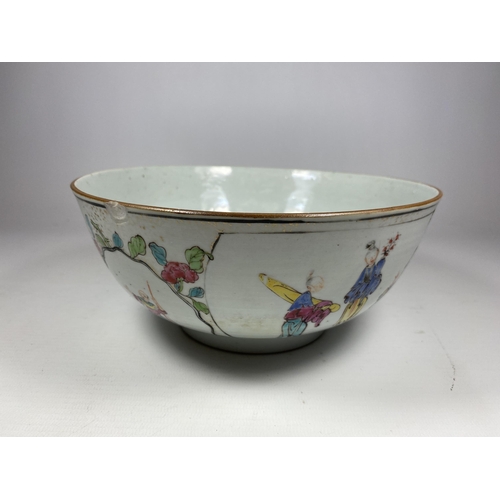 310 - A LATE 18TH / EARLY 19TH CENTURY CHINESE PORCELAIN BOWL WITH ENAMELLED FIGURE DESIGN, DIAMETER 20CM