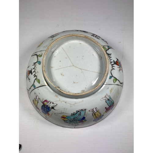 310 - A LATE 18TH / EARLY 19TH CENTURY CHINESE PORCELAIN BOWL WITH ENAMELLED FIGURE DESIGN, DIAMETER 20CM