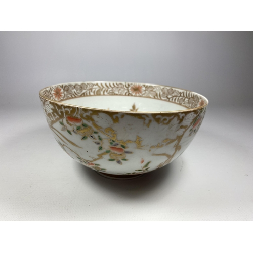 311 - AN EARLY 19TH CENTURY CHINESE EXPORT PORCELAIN BOWL WITH GILT FLORAL DESIGN, DIAMETER 17CM