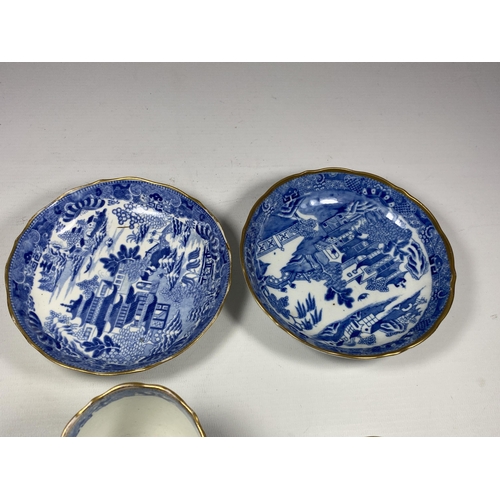 321 - TWO CHINESE QING EXPORT BLUE AND WHITE PORCELAIN CUPS & SAUCERS, CUP HEIGHT 6.5CM