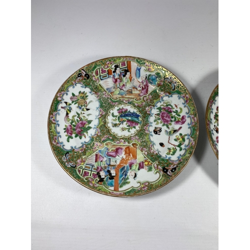 325 - A PAIR OF 19TH CENTURY CHINESE CANTON FAMILLE ROSE MEDALLION PLATES, DIAMETER 20CM