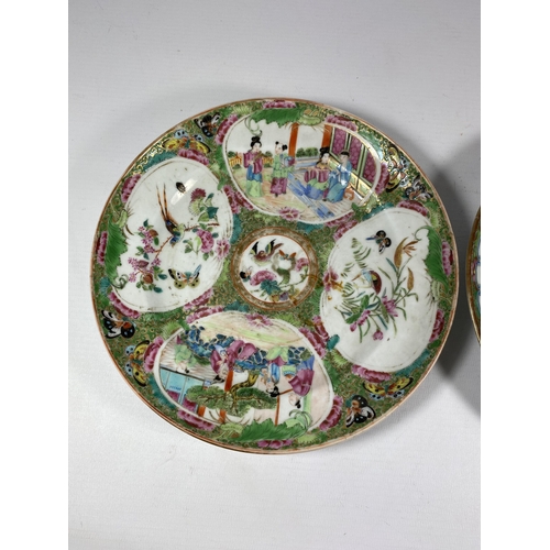 326 - A PAIR OF 19TH CENTURY CHINESE CANTON FAMILLE ROSE MEDALLION PLATES, DIAMETER 20CM