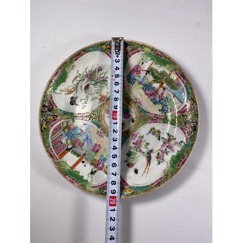 326 - A PAIR OF 19TH CENTURY CHINESE CANTON FAMILLE ROSE MEDALLION PLATES, DIAMETER 20CM