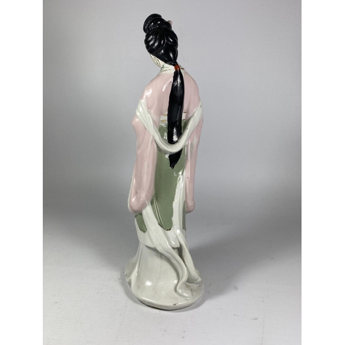 331 - A CHINESE PORCELAIN FIGURE OF A GEISHA GIRL, HEIGHT 29CM