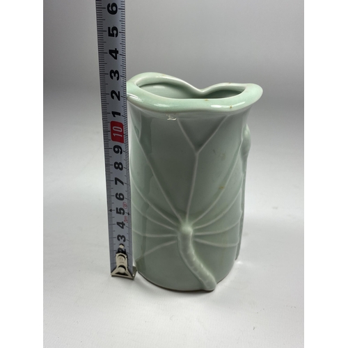 334 - A CHINESE CELADON PORCELAIN VASE WITH STEM DESIGN, UNMARKED TO BASE, HEIGHT 12.5CM