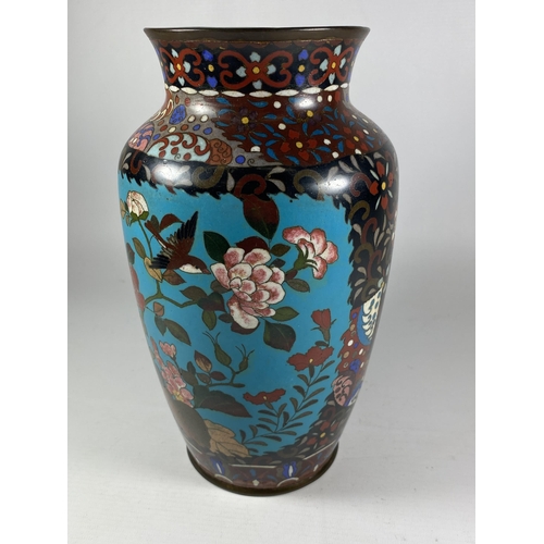 340 - A 19TH CENTURY CHINESE CLOISONNE VASE WITH BIRD & FLORAL DESIGN, HEIGHT 26.5CM