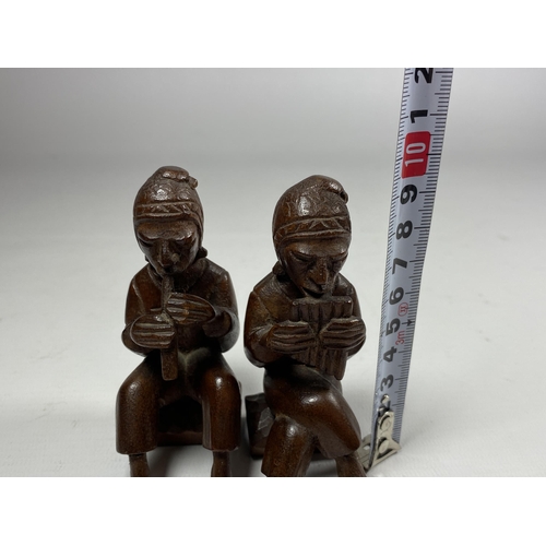 341 - A PAIR OF MINIATURE TRIBAL CARVED WOODEN FIGURES, HEIGHT 9CM