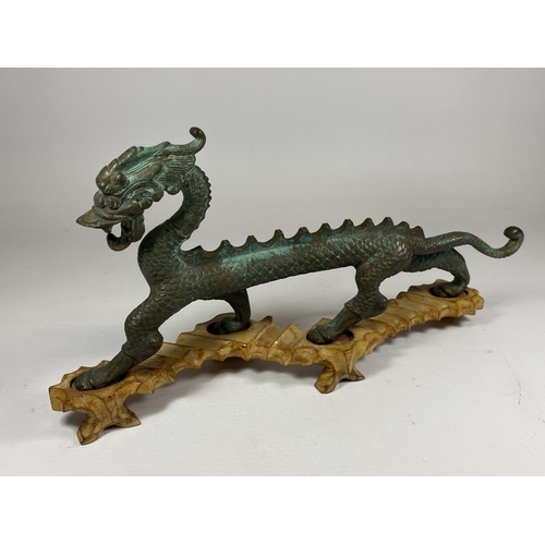 343 - A 19TH CENTURY CHINESE BRONZE MODEL OF A DRAGON ON CARVED WOODEN BASE, LENGTH 30CM