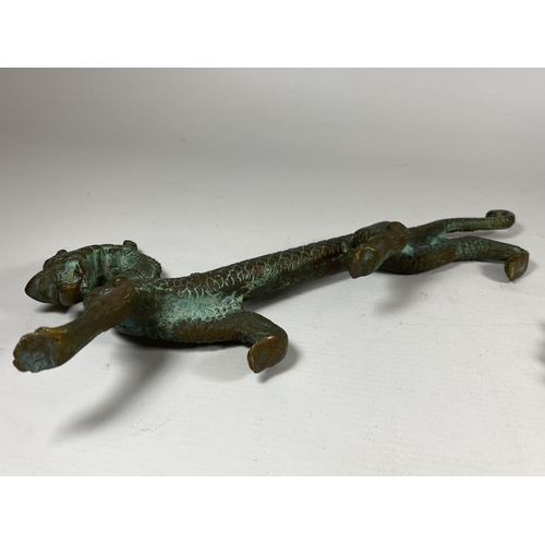 343 - A 19TH CENTURY CHINESE BRONZE MODEL OF A DRAGON ON CARVED WOODEN BASE, LENGTH 30CM