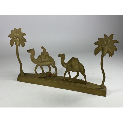 352 - A VINTAGE EGYPTIAN BRASS CAMEL FIGURE GROUP, HEIGHT 15CM