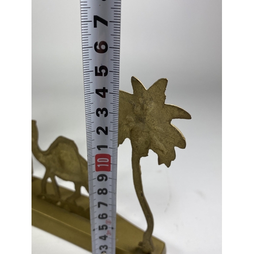 352 - A VINTAGE EGYPTIAN BRASS CAMEL FIGURE GROUP, HEIGHT 15CM