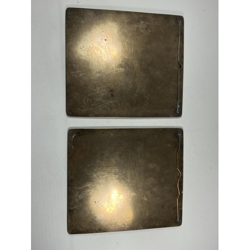 353 - A PAIR OF JAPANESE MEIJI PERIOD (1868-1912) HEAVY BRONZE MIRROR PLAQUES WITH CRANE DESIGN, 23 X 20CM